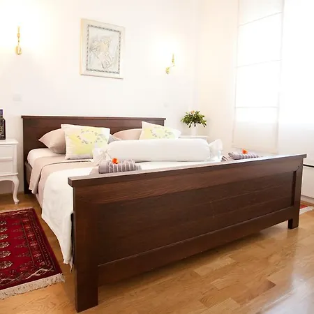 Roko Apartment *